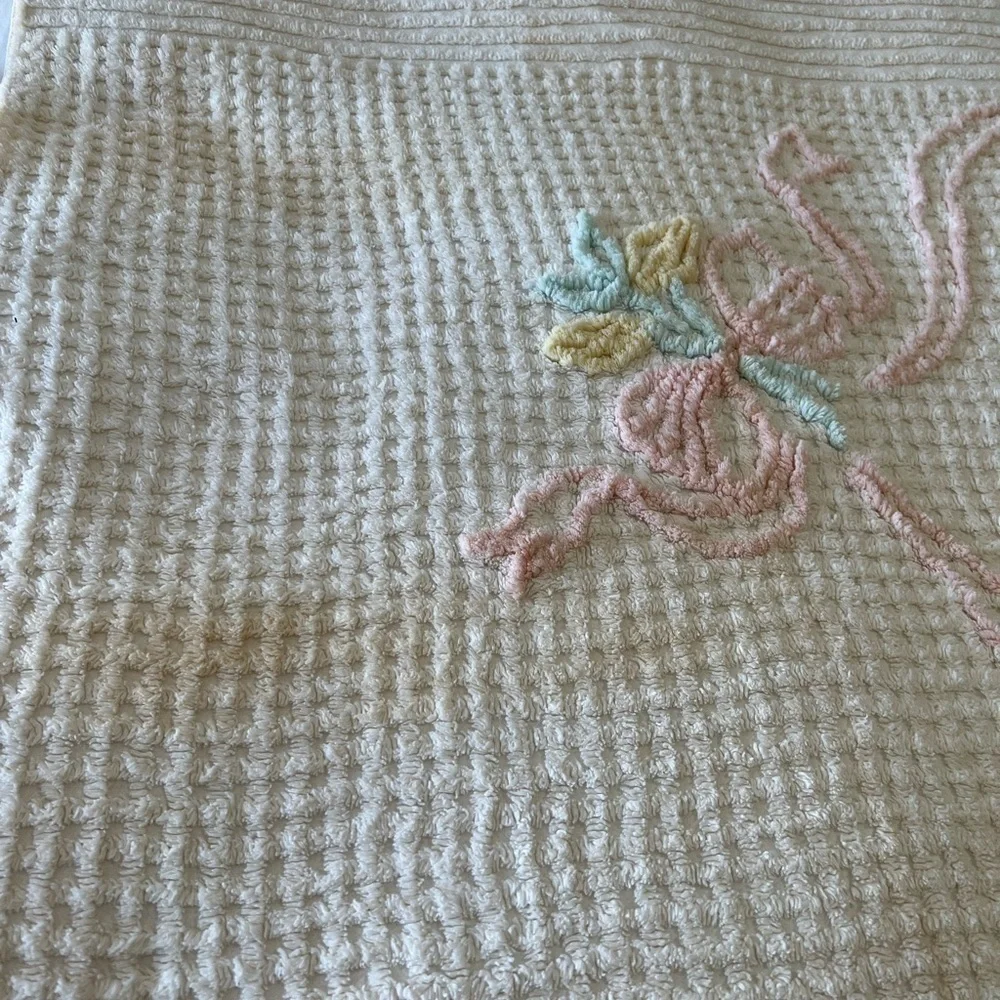 1950s Vintage Cotton Chenille Lamb Baby Blanket 62x39